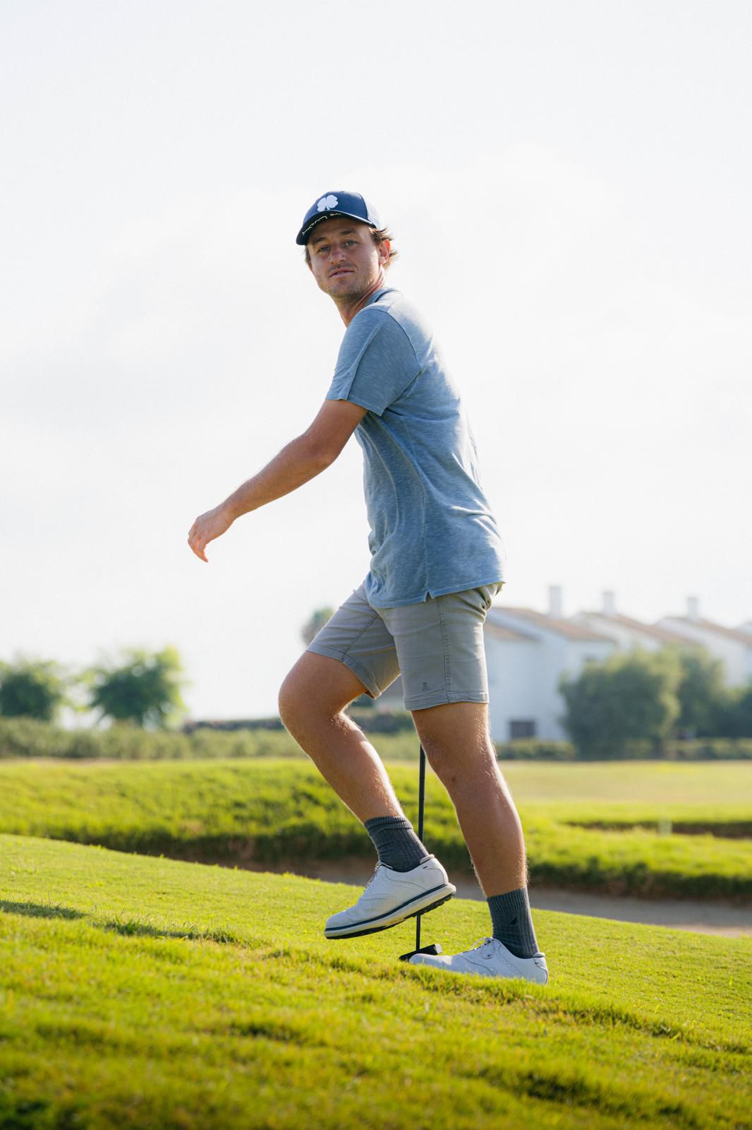 Golfista en el tee durante la Copa Golf Sotogrande